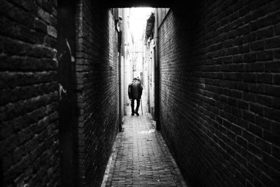 Tussen licht en schaduw